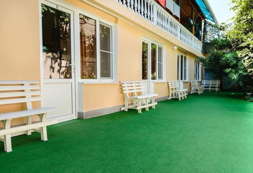 ホテル Laura Guest House