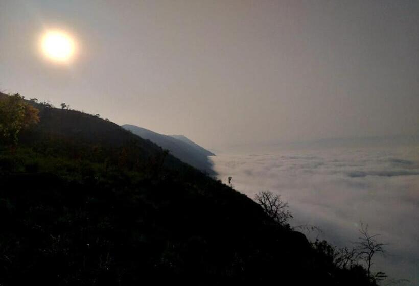 Отель Laurel Heights Resort Idukki