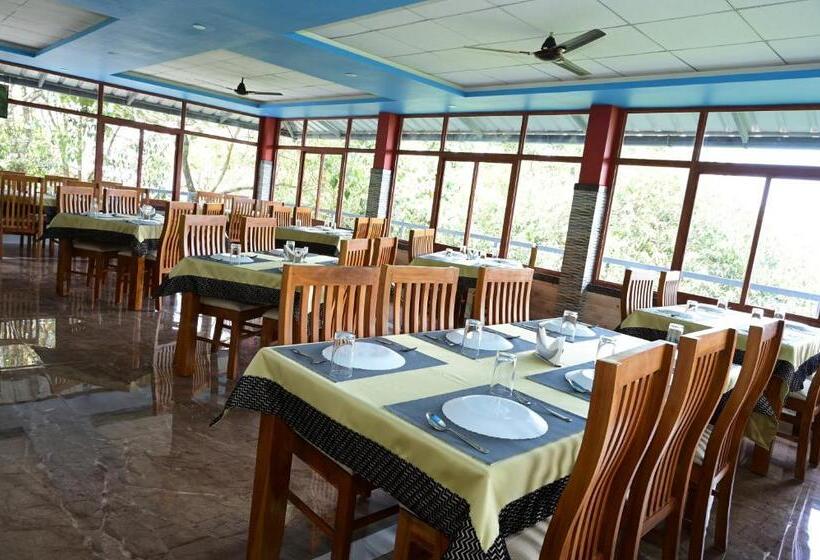 Отель Laurel Heights Resort Idukki
