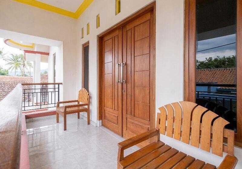 ホテル Lilik Homestay Syariah By Oyo Rooms