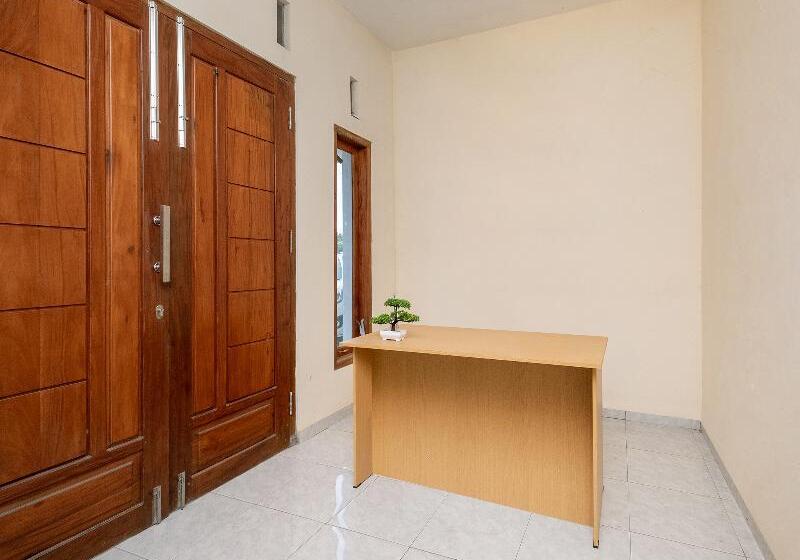 ホテル Lilik Homestay Syariah By Oyo Rooms