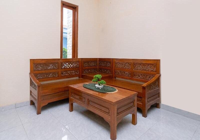 ホテル Lilik Homestay Syariah By Oyo Rooms