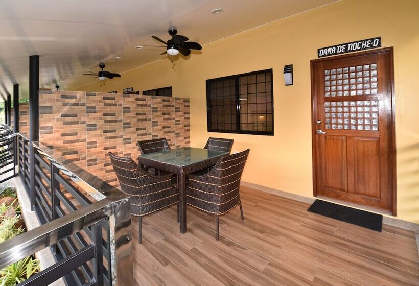 فندق Nauvoo Farm Resort