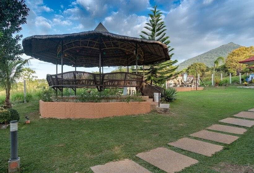 فندق Nauvoo Farm Resort