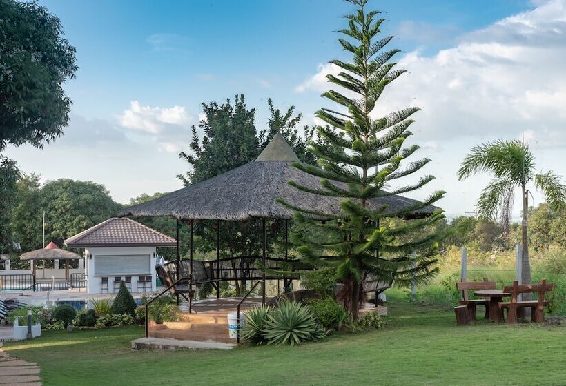 فندق Nauvoo Farm Resort