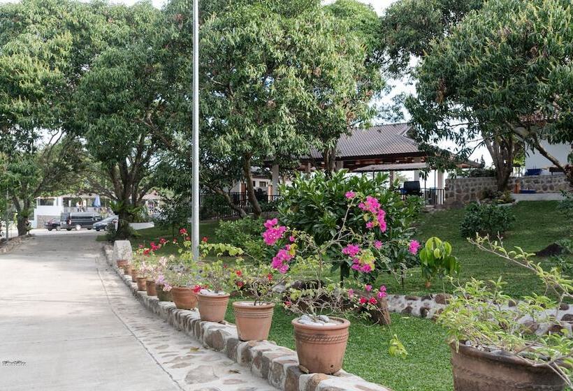 فندق Nauvoo Farm Resort