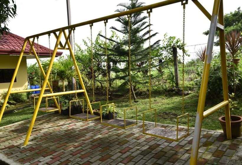 فندق Nauvoo Farm Resort