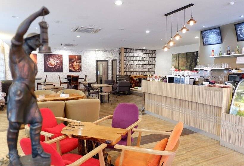 Отель Orkid Inn Mahkota Cheras