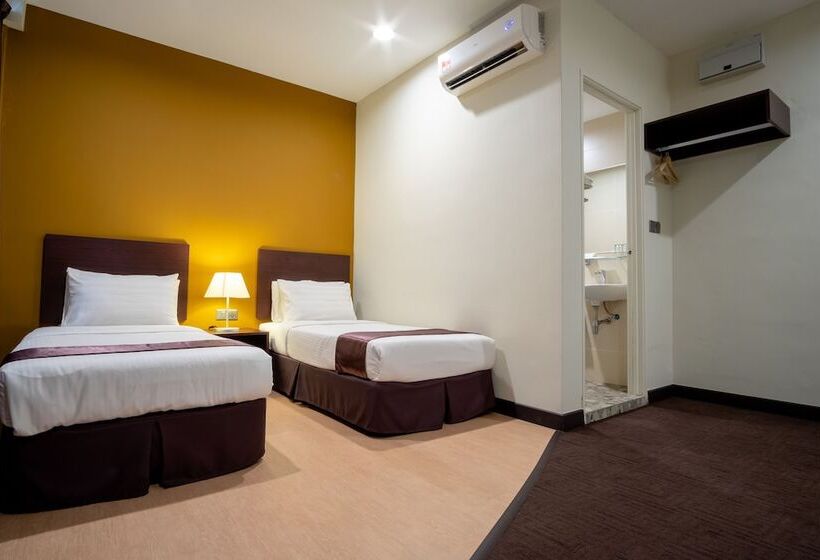 Отель Orkid Inn Mahkota Cheras