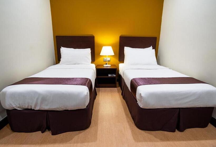 Отель Orkid Inn Mahkota Cheras