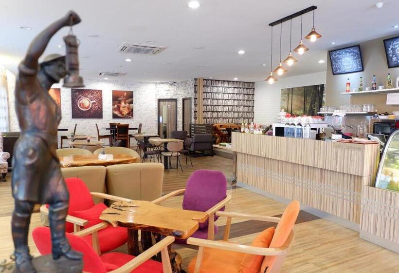 Отель Orkid Inn Mahkota Cheras