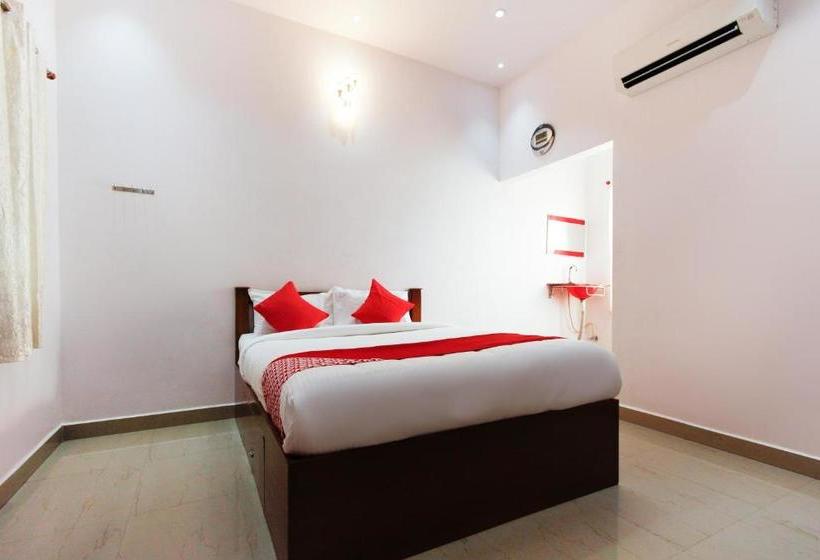 Отель Oyo 61704 Sri Kamatchi