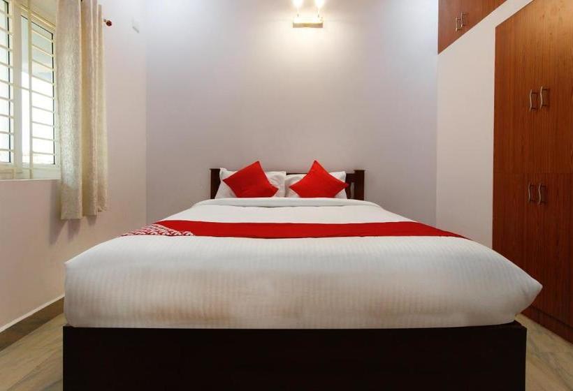 Отель Oyo 61704 Sri Kamatchi