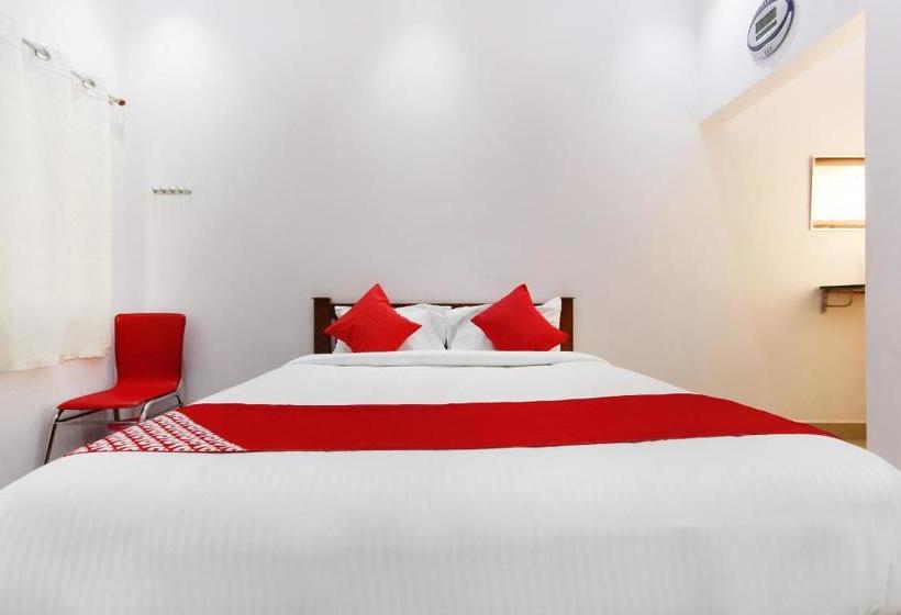 Отель Oyo 61704 Sri Kamatchi