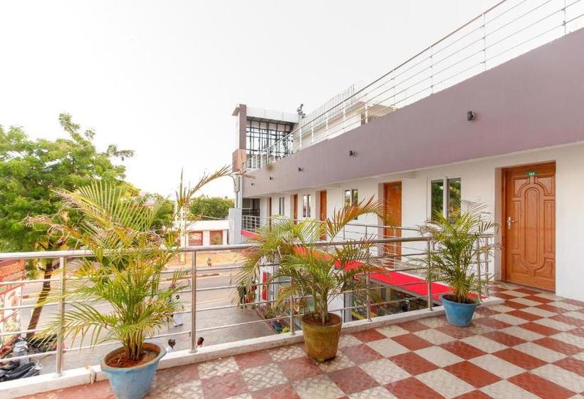 Отель Oyo 61704 Sri Kamatchi