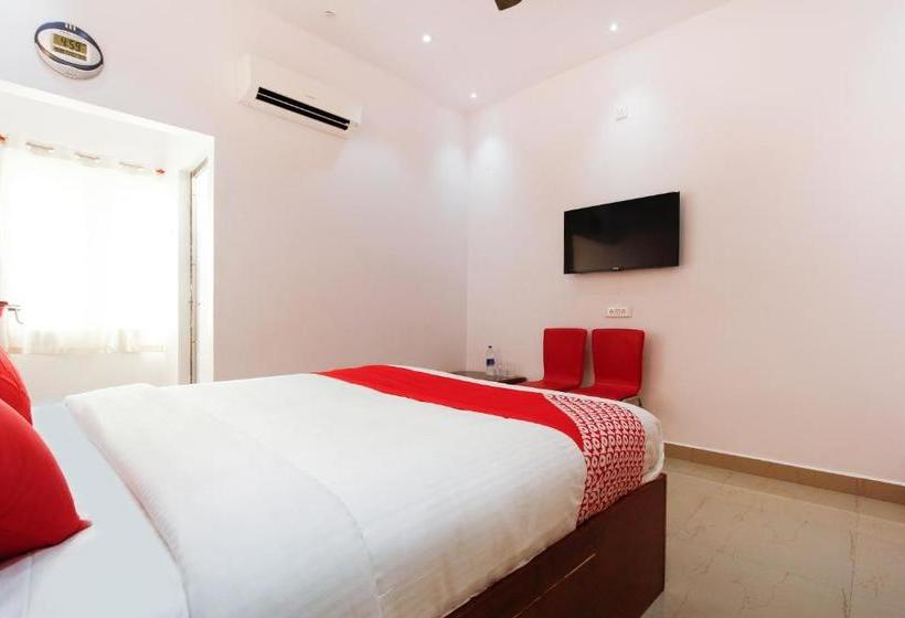 Отель Oyo 61704 Sri Kamatchi