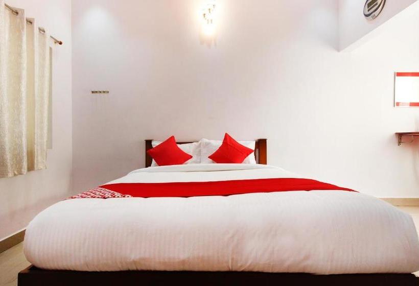 Отель Oyo 61704 Sri Kamatchi