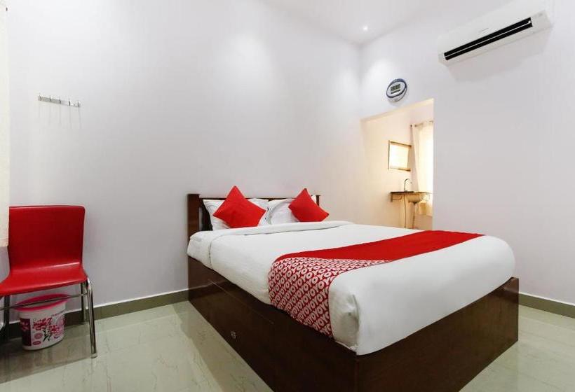 Отель Oyo 61704 Sri Kamatchi