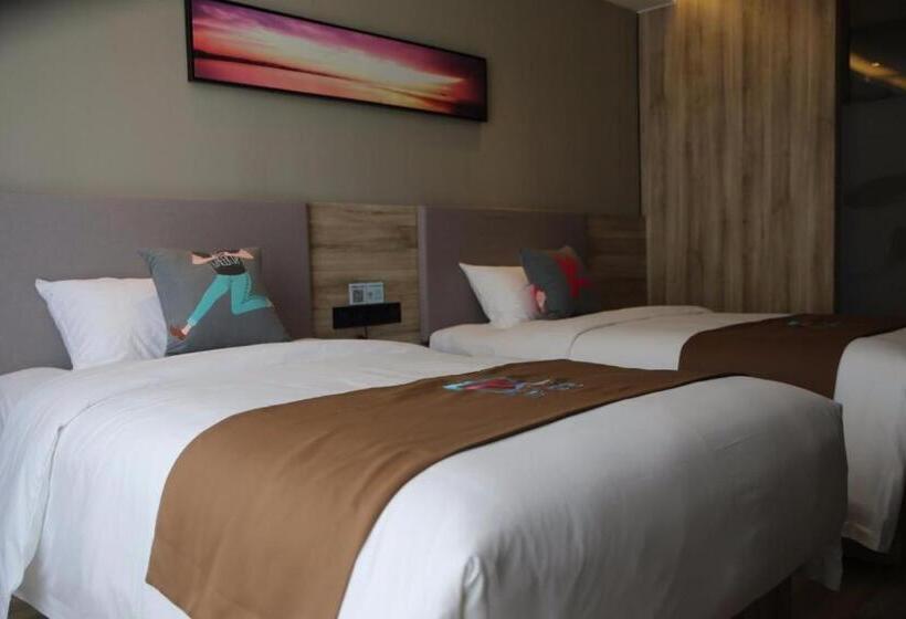 Pai Hotel Zhenjiang Railway Station South Square