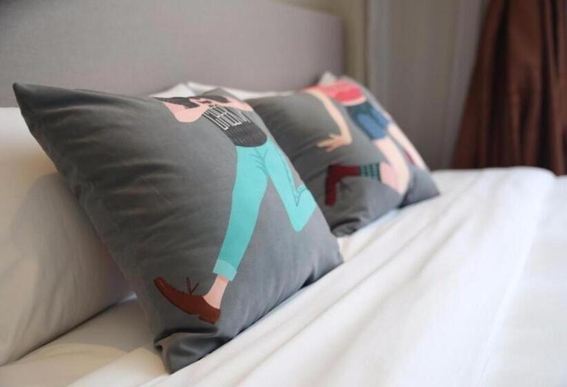 Pai Hotel Zhenjiang Railway Station South Square