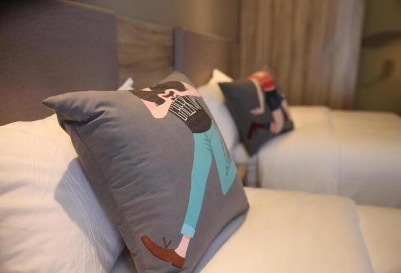 Pai Hotel Zhenjiang Railway Station South Square