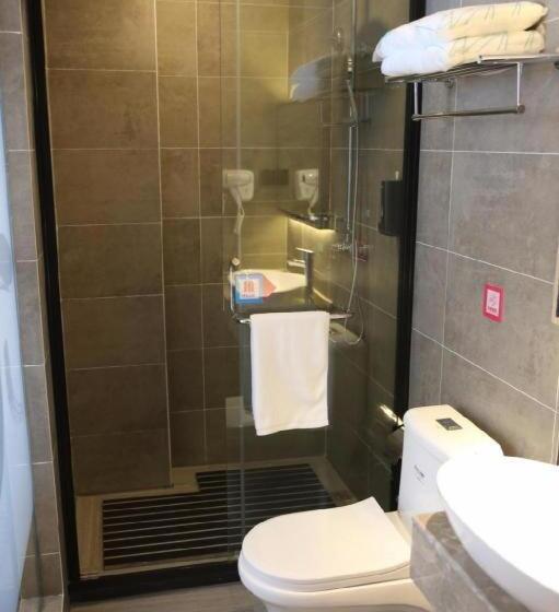 Pai Hotel Zhenjiang Railway Station South Square