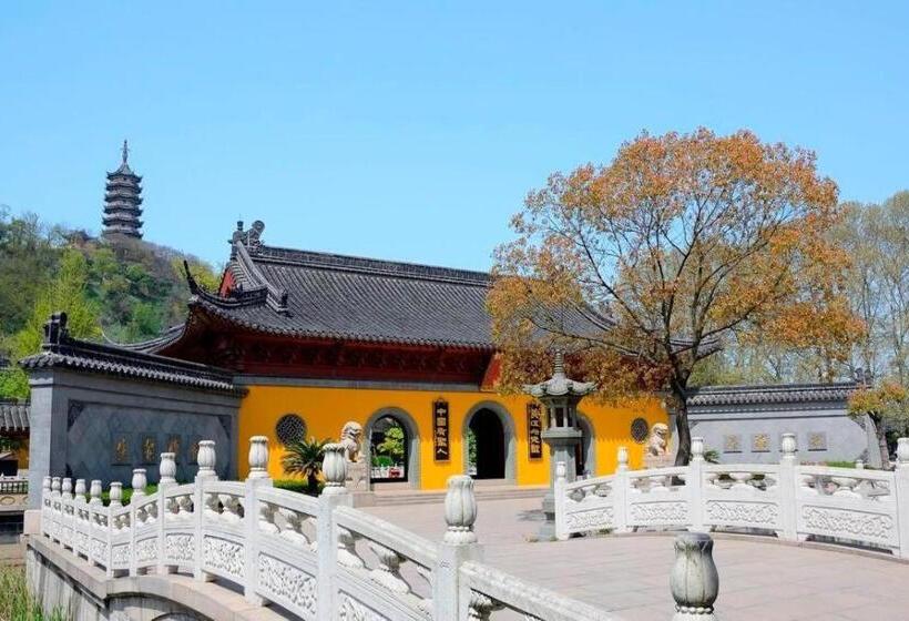 Pai Hotel Zhenjiang Railway Station South Square