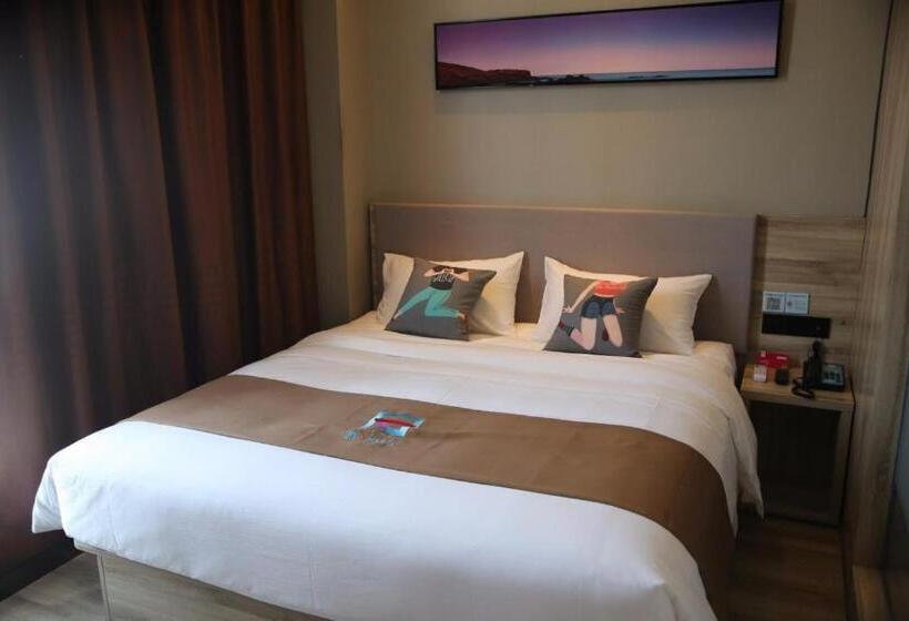 Pai Hotel Zhenjiang Railway Station South Square