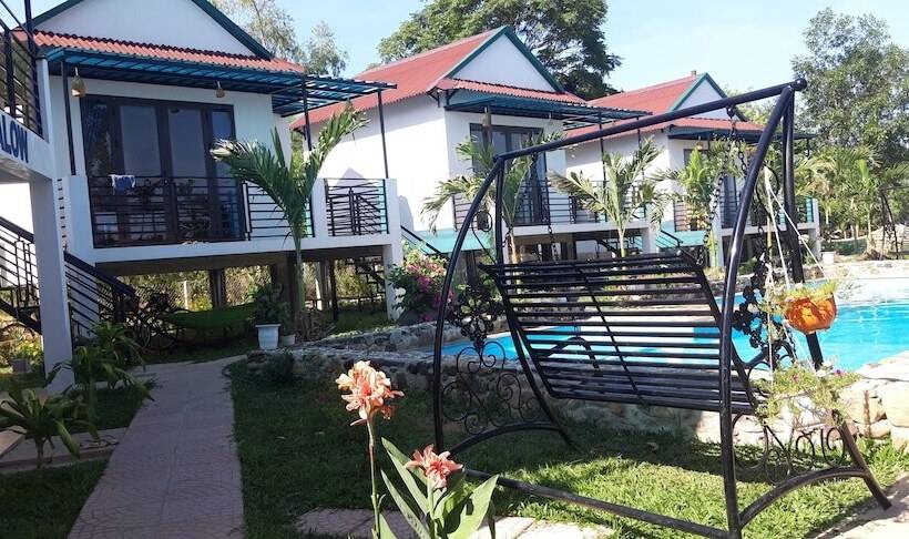 هتل Palafita Bungalow