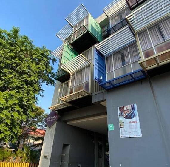 ホテル Pantes Simpang Lima Semarang