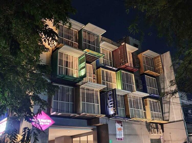 ホテル Pantes Simpang Lima Semarang