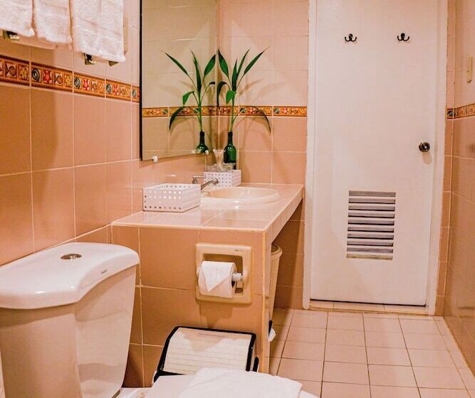 هتل Paras Beach Resort