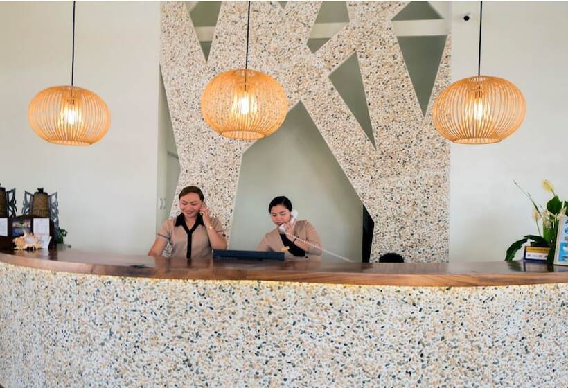 هتل Paras Beach Resort