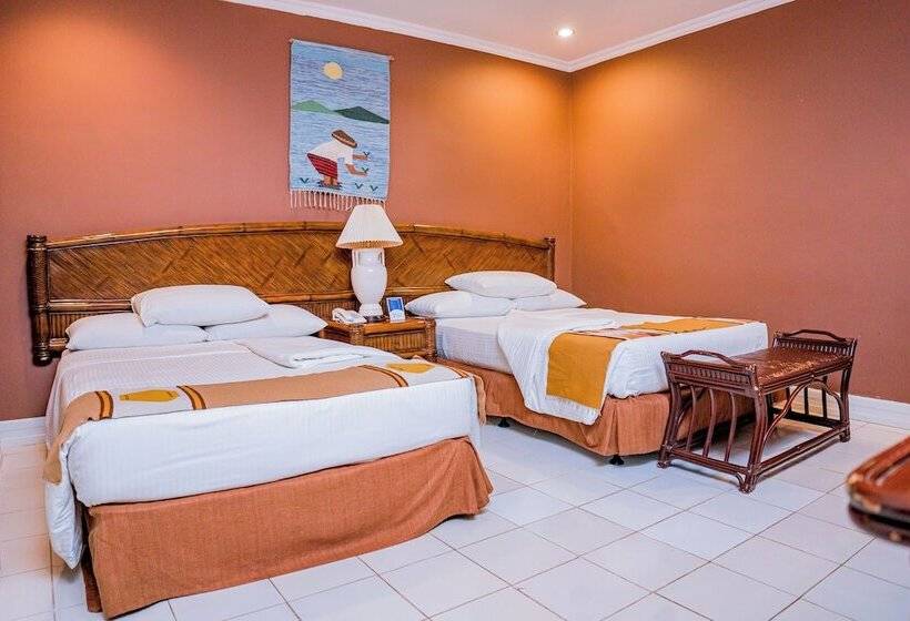 هتل Paras Beach Resort