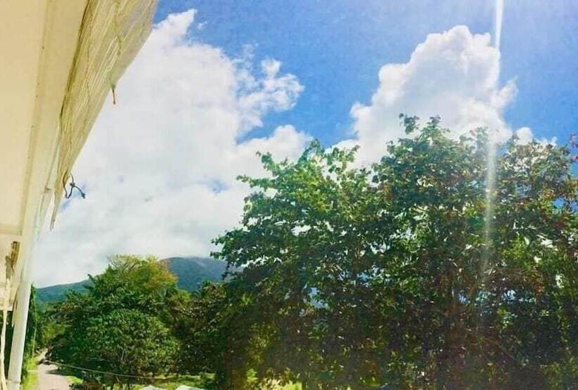 هتل Paras Beach Resort