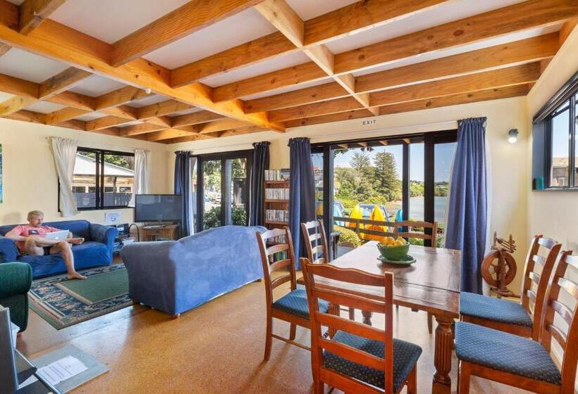 호텔 Raglan Backpackers