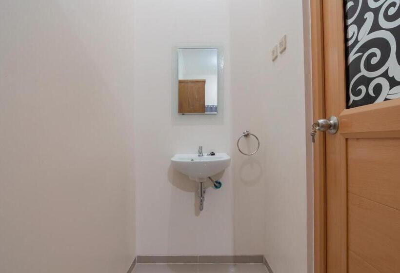 酒店 Reddoorz Syariah Plus @ Perintis Guesthouse Tasikmalaya