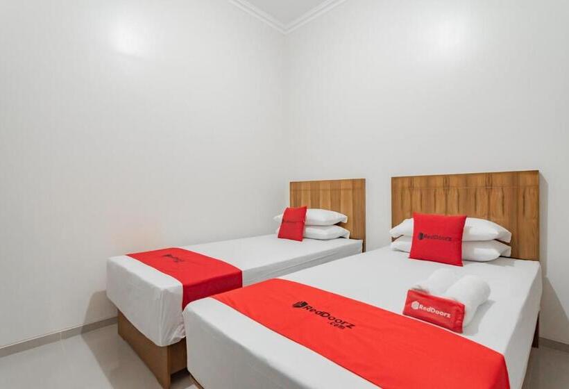 酒店 Reddoorz Syariah Plus @ Perintis Guesthouse Tasikmalaya