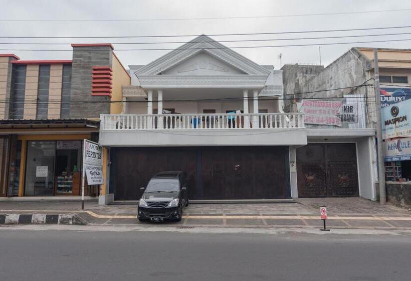 酒店 Reddoorz Syariah Plus @ Perintis Guesthouse Tasikmalaya