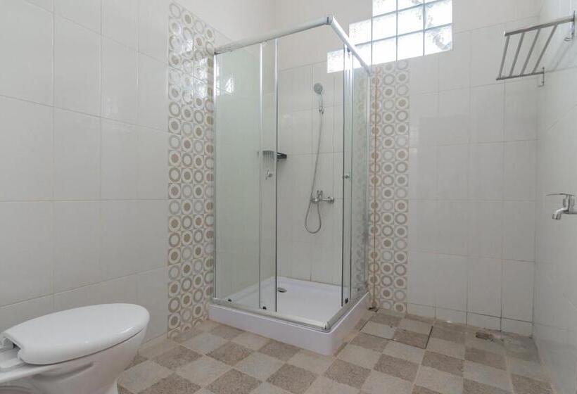 酒店 Reddoorz Syariah Plus @ Perintis Guesthouse Tasikmalaya