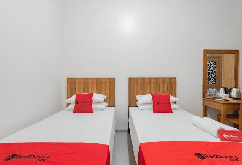 هتل Reddoorz Syariah Plus @ Perintis Guesthouse Tasikmalaya