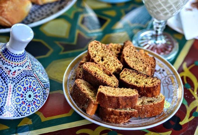 Отель Riad Razoli Sidi Daoui