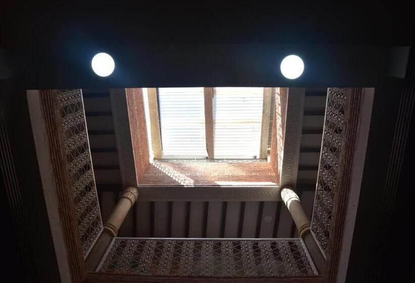 Отель Riad Razoli Sidi Daoui