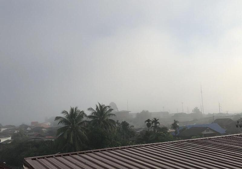 酒店 โรงแรมแสนดีเพลส เมาเท่นวิว จอมทอง