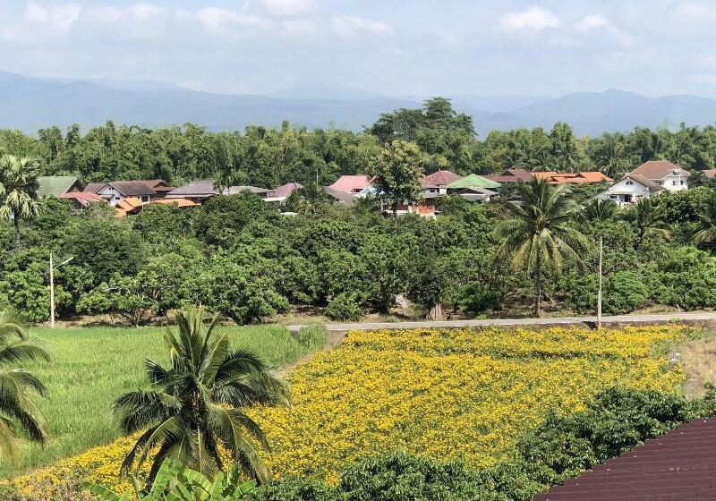 酒店 โรงแรมแสนดีเพลส เมาเท่นวิว จอมทอง