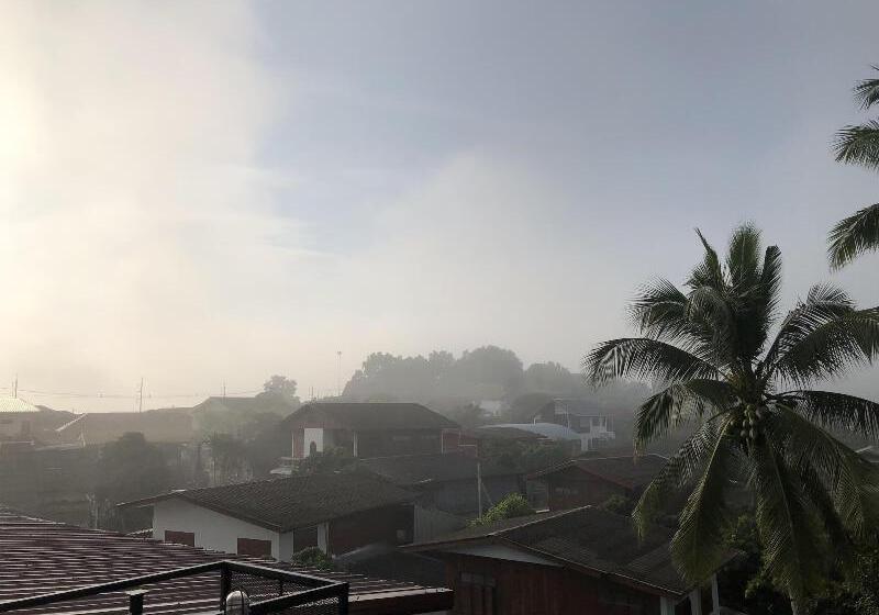 酒店 โรงแรมแสนดีเพลส เมาเท่นวิว จอมทอง