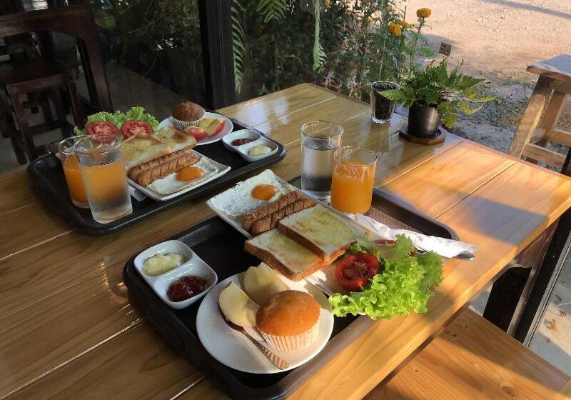 酒店 โรงแรมแสนดีเพลส เมาเท่นวิว จอมทอง