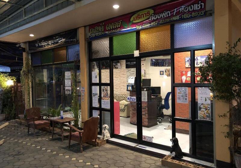 酒店 โรงแรมแสนดีเพลส เมาเท่นวิว จอมทอง