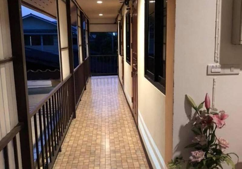 酒店 โรงแรมแสนดีเพลส เมาเท่นวิว จอมทอง