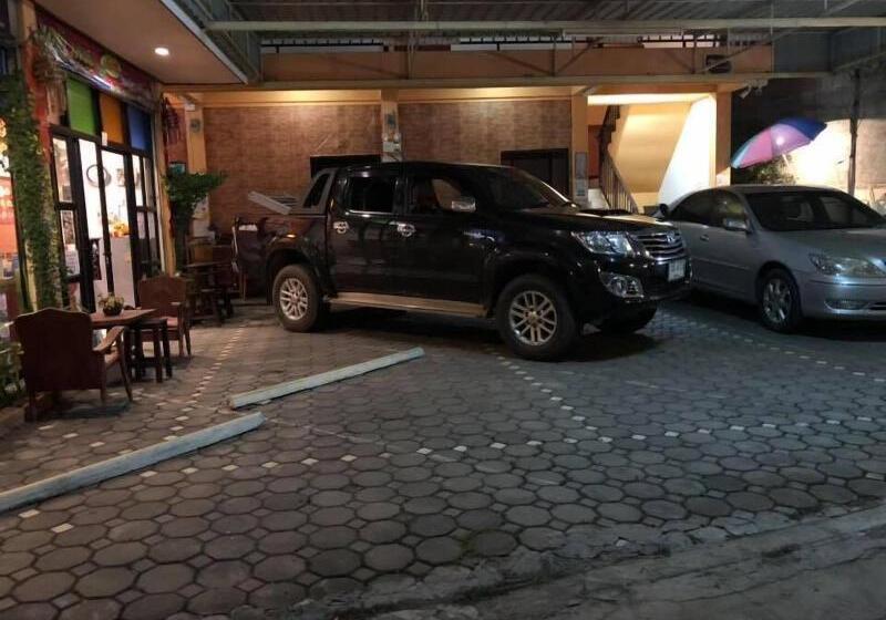 酒店 โรงแรมแสนดีเพลส เมาเท่นวิว จอมทอง